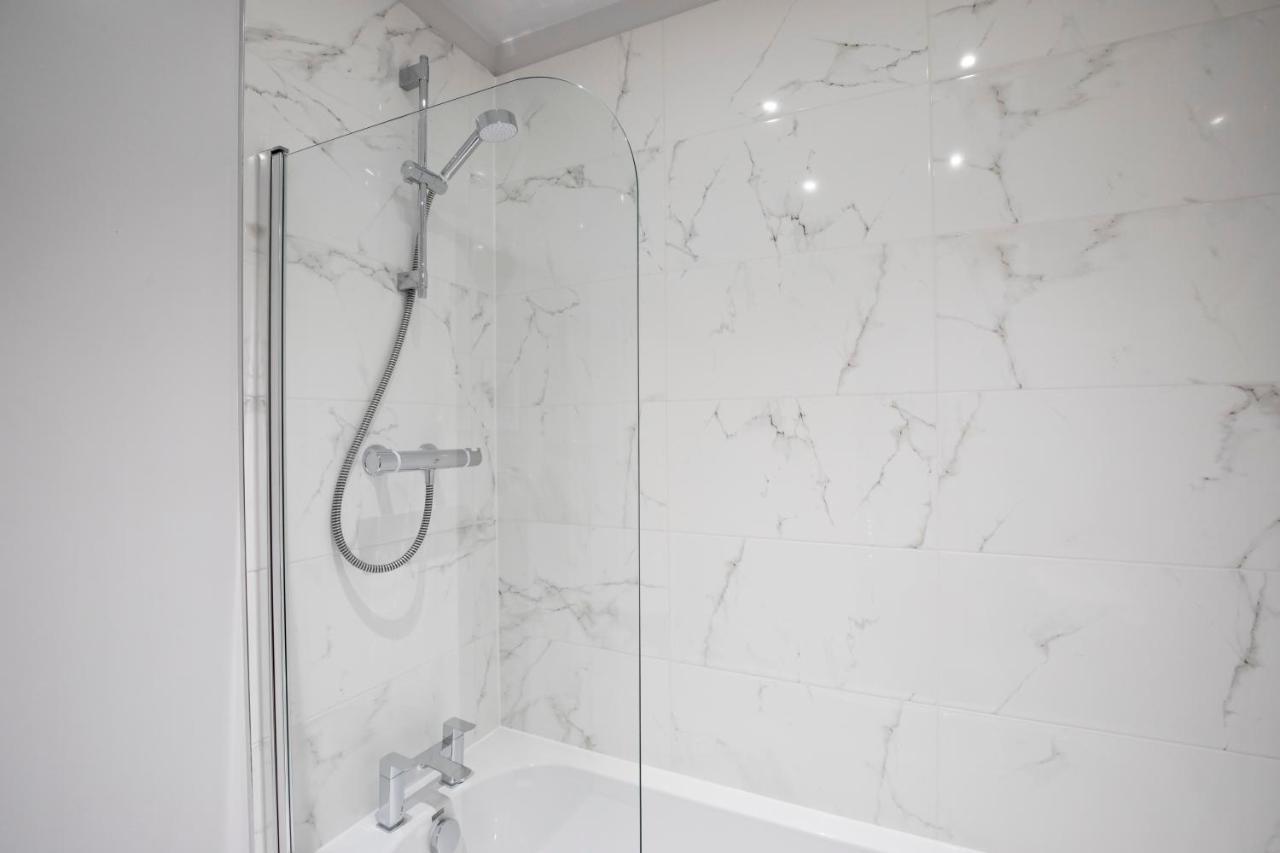 Elliot Oliver - Chic 2 Bedroom Town Centre Apartment Cheltenham Eksteriør bilde